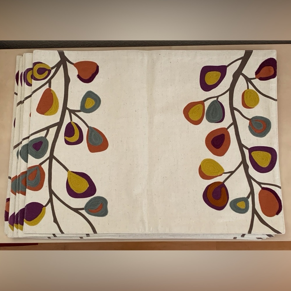 🍇 Crate and Barrel “Tessa” placemats New never use